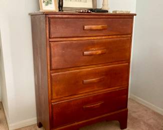 Genuine Cushman Colonial Creation Chest of Drawers