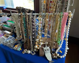 Lots of vintage jewelry