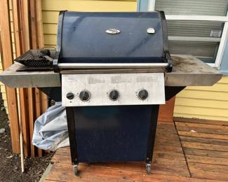 Vermont Casting BBQ + propane tank