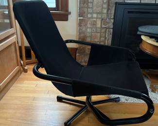 Early 90s Scandi Design tubular chair. Fitted with removable canvas covers on cushions, which do need to be replaced