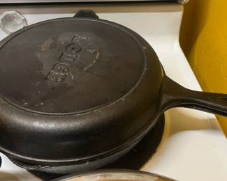 Lodge cast iron chicken fryer