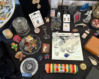 Brooches & Pins 