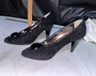 Roberto Vianni Black Pumps $8.00