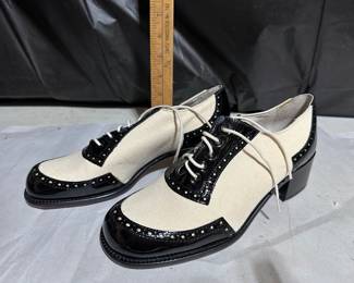 Size 7 Saddle Shoes $5.00