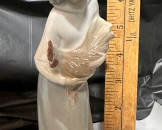 Lladro Girl with Chicken $18.00