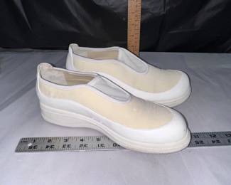 Size 7 White Shoes $3.00