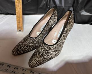 Andre Assous 7 B $8.00