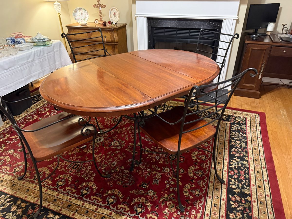 Presale item priced at 120. Kincaid table with 4 chairs. Has removable leaf.