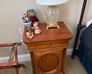 2 Chez Michelle nightstands available