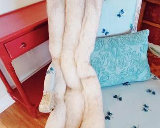 FABULOUS NORWEGIAN FOX SHAWL 