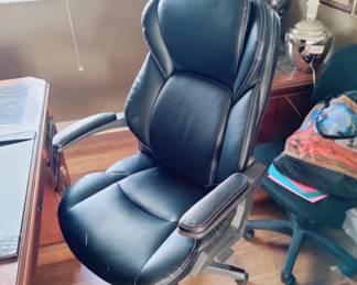 LAZYBOY LEATHER BLACK EXECUTIVE CHAIR