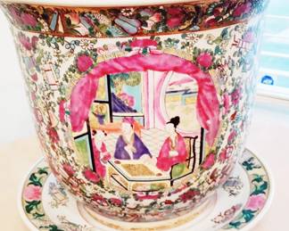 LARGE ASIAN ROSE MEDALLION JARDINIERE CACHEPOT - 20TH CENTURY STYLE  (HAVE 2)