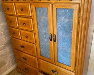 Armoire $ 198.00