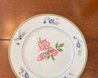 Charleston Garden decorative plate by Mottahedeh