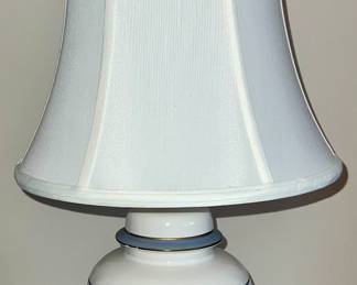 Blue and white porcelain lamp
