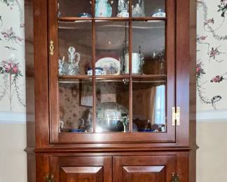 Fine corner cabinet