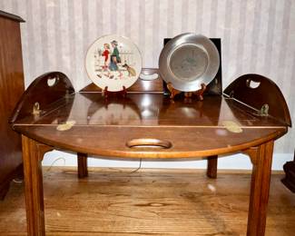 Butler's coffee table; various decorative plates