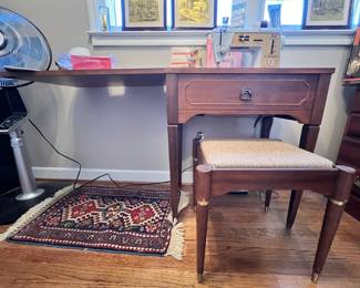 Vintage Singer sewing machine and hide-away cabinet