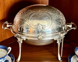 Oval revolving serving dish