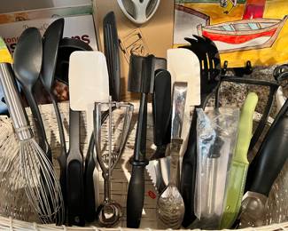 Various Pampered Chef kitchen utensils