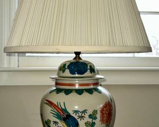 Porcelain ginger jar table lamp