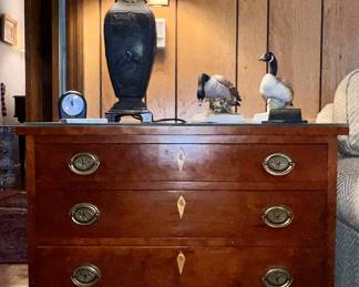 Small chest of drawers (commode)