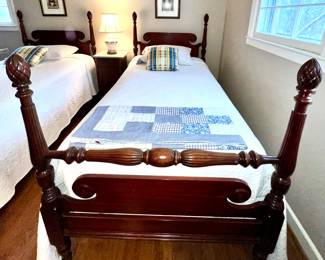 Alternate view of twin bed