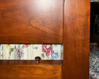 Detail view of queen footboard