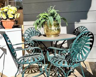 Alternate view of Carre Sunburst patio table and chairs