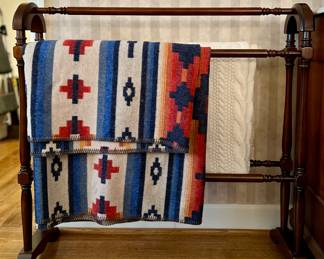 Quilt rack and blanket