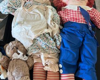 Lots of vintage toys ~ Raggedy Anne & Andy