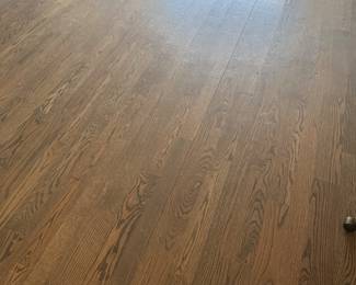 Whole house of red oak hardwood flooring. Around 3500 ft.² of flooring. Many parts of this floor are new and I’ve only been stained one time. Other parts are a little older, but it overall an excellent condition.