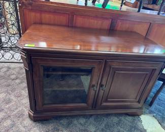 Mahogany Entertainment Stand 