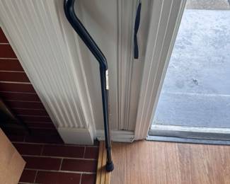 Adjustable walking cane