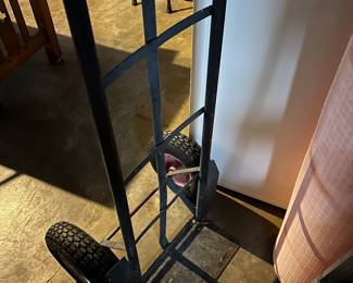 Heavy duty hand truck