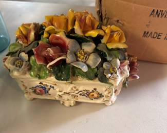 Porcelain box