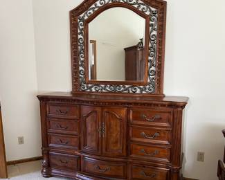 Wynwood 12 Drawer dresser with matching mirror