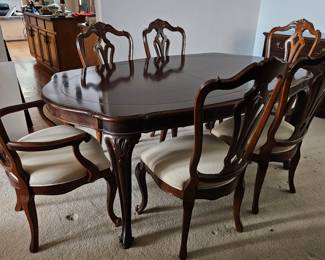  Century Brand From Hickory, NC. Dining Table and Chairs in Queen Anne Style w/ 2 Additional Leaves & 8 Chairs