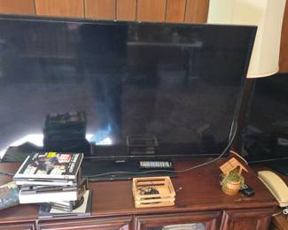 2 flatscreen tvs with remotes 