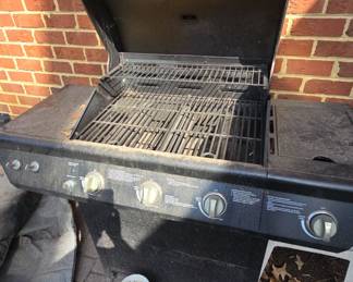 Large outside propane grill in really good condition 