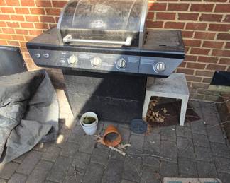 Large outside propane grill in really good condition