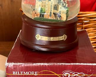 Biltmore Estate Snowglobe 