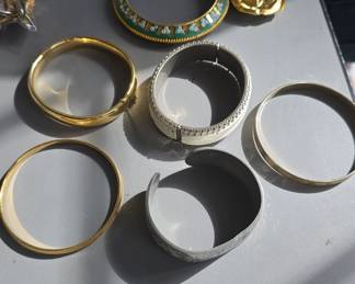 costume jewelry 