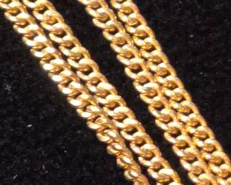 14k gold chain closeup of link 