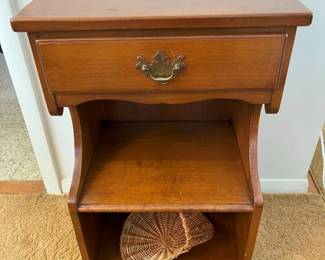 4300 Whitney Maple 1Drawer End Tablemin