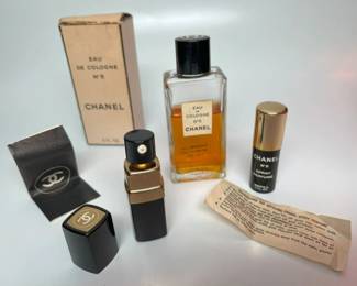 4300 Vintage Chanel No. 5 min