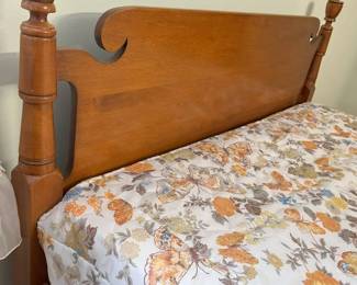 4300 Whitney Maple Full Bed Frame Detailmin