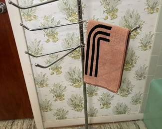 4300 Vintage Floorstanding Towel Rackmin