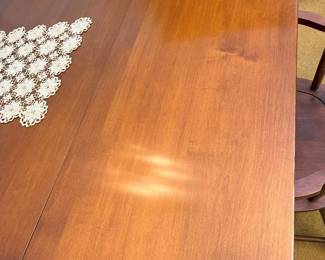 4300 Whitney Maple Dining Tabletop Detailmin