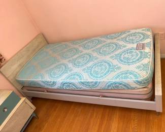 4300 BasicWitz MCM Twin Bedframemin